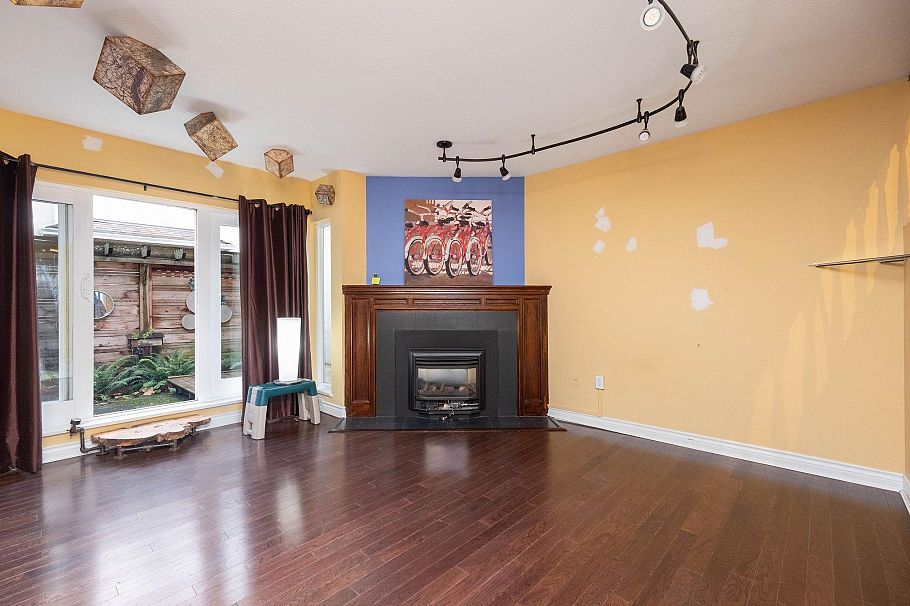 3 237 W 16th Street North Vancouver, BC - 12