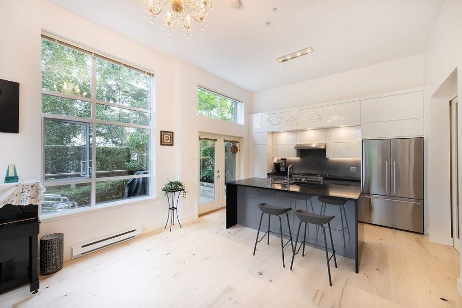 5952 Chancellor Mews Vancouver, BC - 1