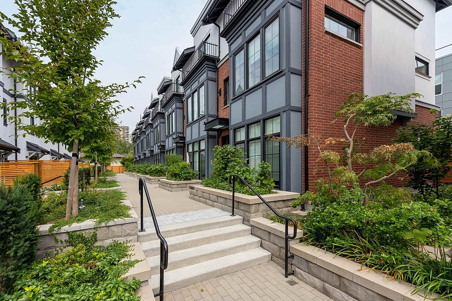 124 2070 Curling Road North Vancouver, BC - 30