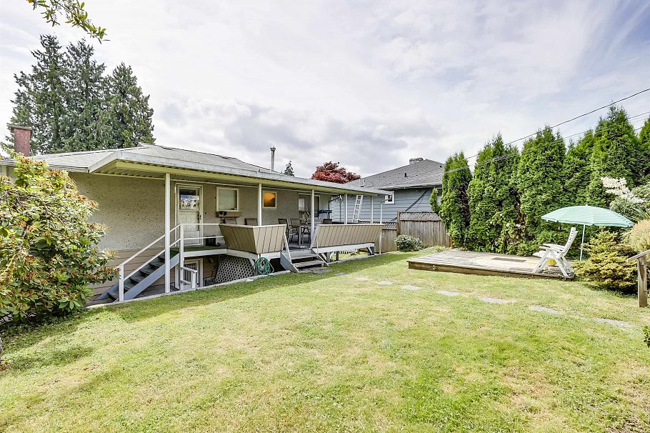 1118 Cloverley Street North Vancouver, BC - 9