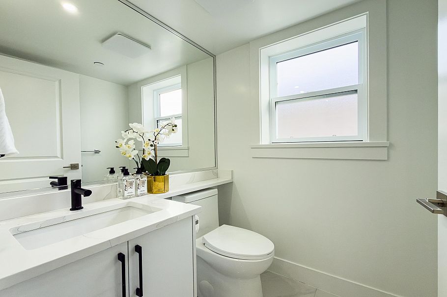 2174 E 46th Avenue Vancouver, BC - 8