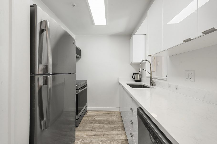 1401 811 Helmcken Street Vancouver, BC - 4