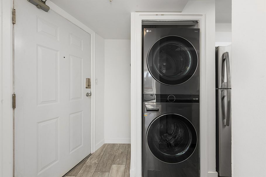 1401 811 Helmcken Street Vancouver, BC - 17