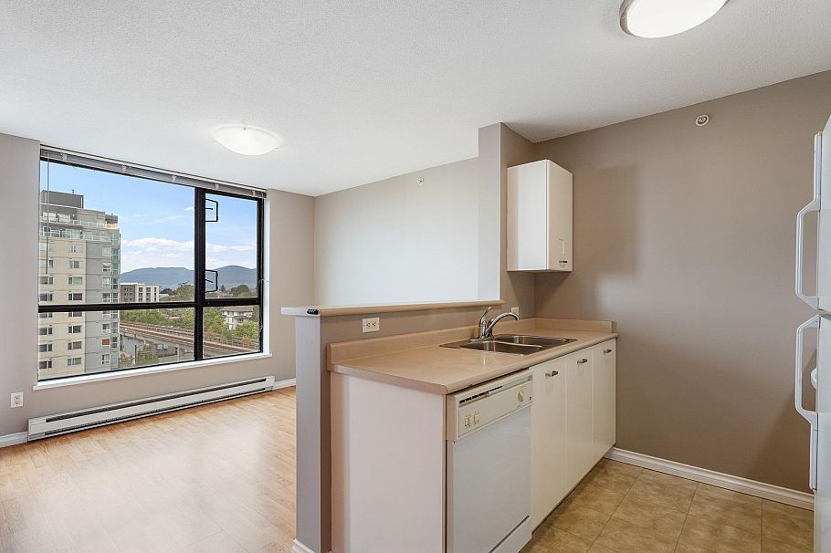 803 3438 Vanness Avenue Vancouver, BC - 4