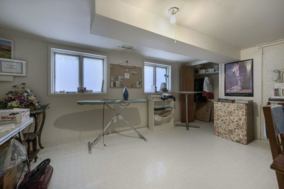 535 W 15th Street North Vancouver, BC - 23