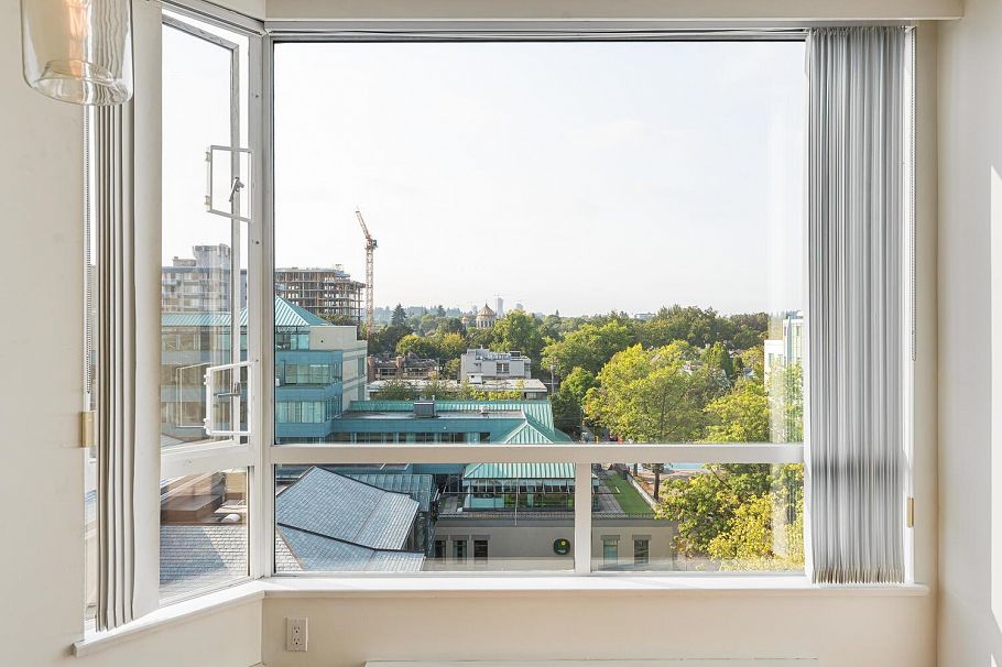 1105 2668 Ash Street Vancouver, BC - 2