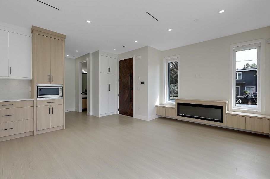 2 3695 E 26 Avenue Vancouver, BC - 14