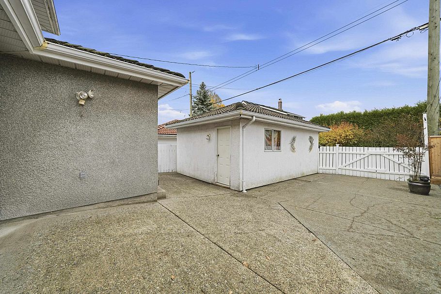 2915 Charles Street Vancouver, BC - 28