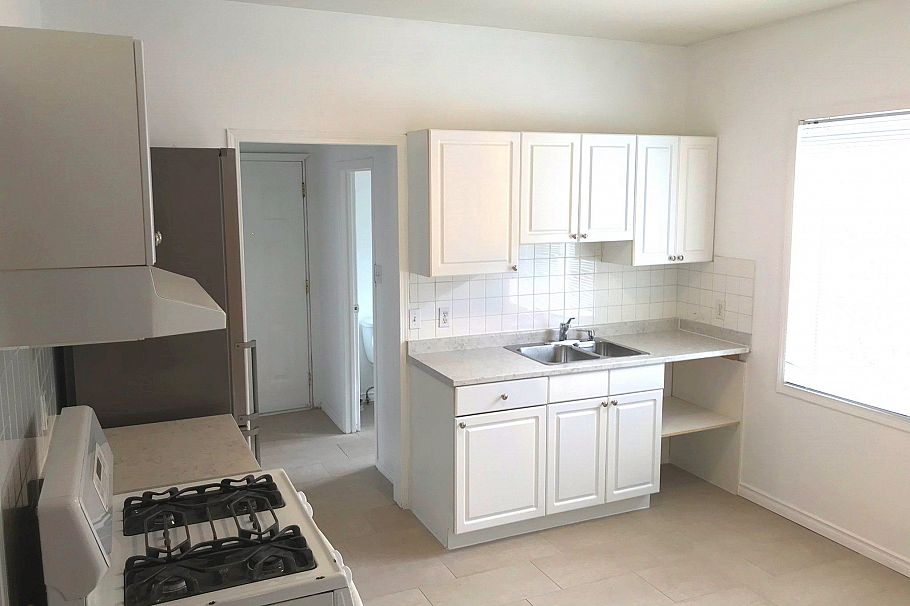 1072 E 55th Avenue Vancouver, BC - 6