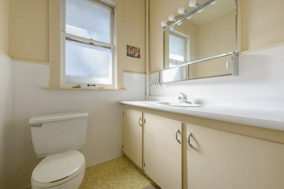 535 W 15th Street North Vancouver, BC - 17