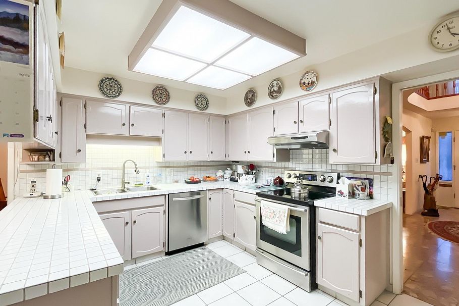 4680 W 15th Avenue Vancouver, BC - 18