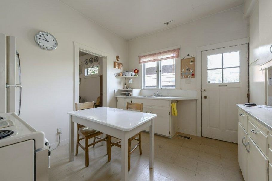 535 W 15th Street North Vancouver, BC - 13