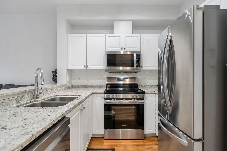 8533 Aquitania Place Vancouver, BC - 2