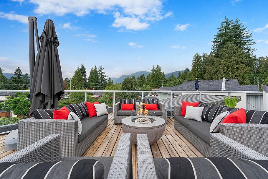 2005 Larson Road North Vancouver, BC - 2