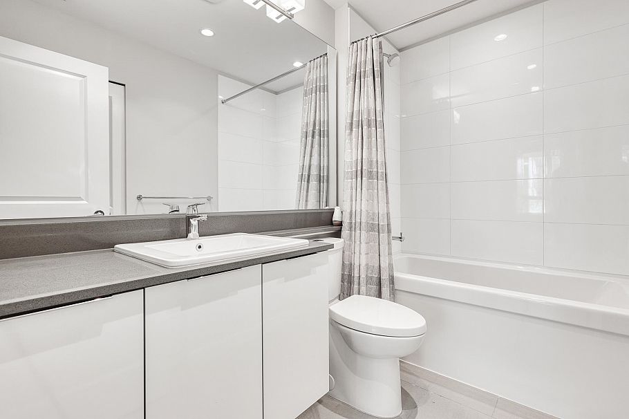 205 2651 Library Lane North Vancouver, BC - 10