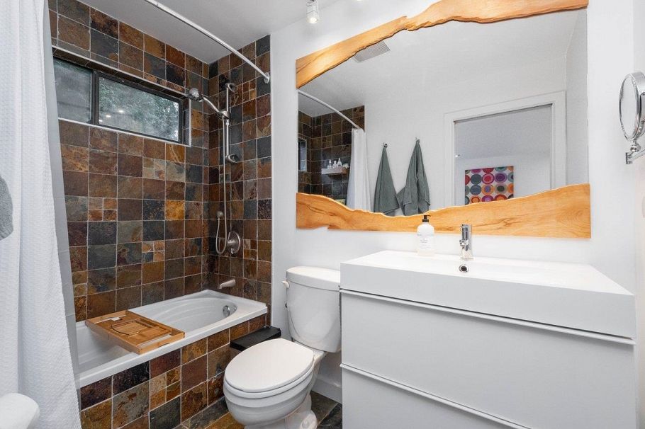 9 2151 Banbury Road North Vancouver, BC - 21