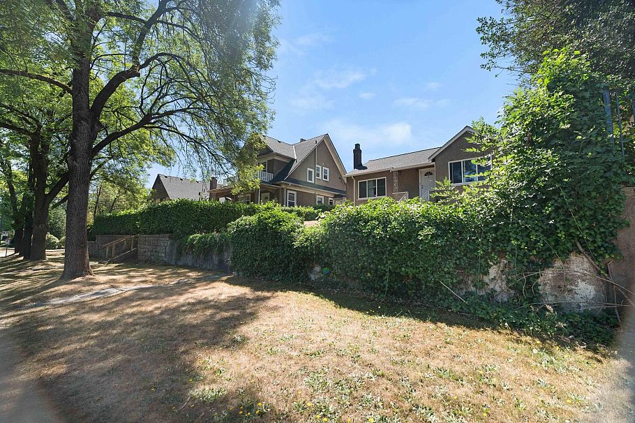 324 W 12th Avenue Vancouver, BC - 12