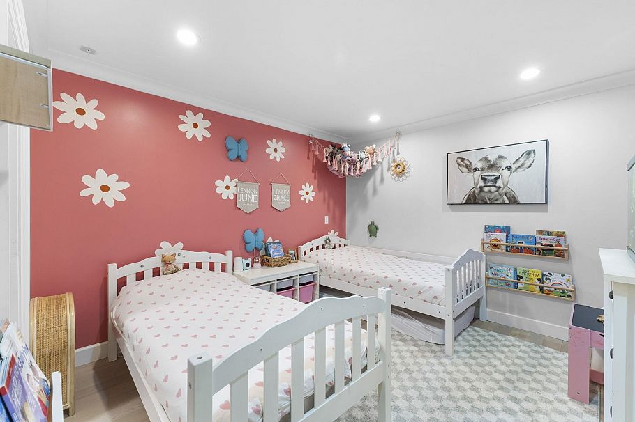 102 1500 Ostler Court North Vancouver, BC - 21