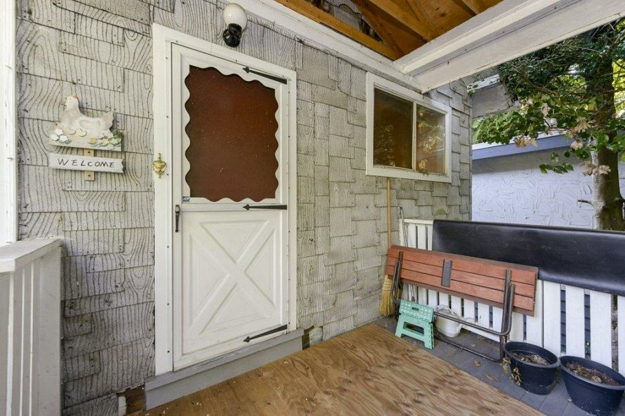 535 W 15th Street North Vancouver, BC - 4