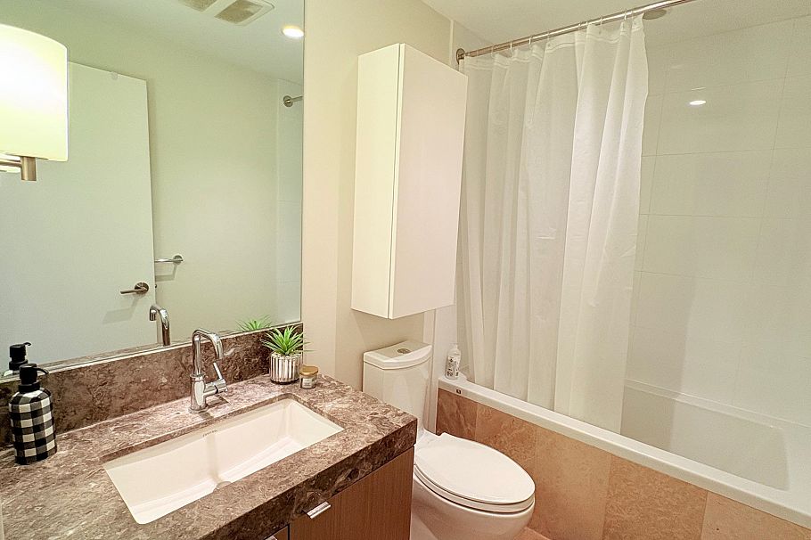 1609 125 E 14th Street North Vancouver, BC - 12