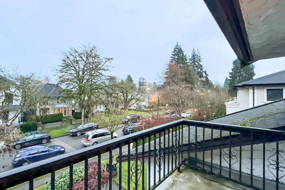 4680 W 15th Avenue Vancouver, BC - 23