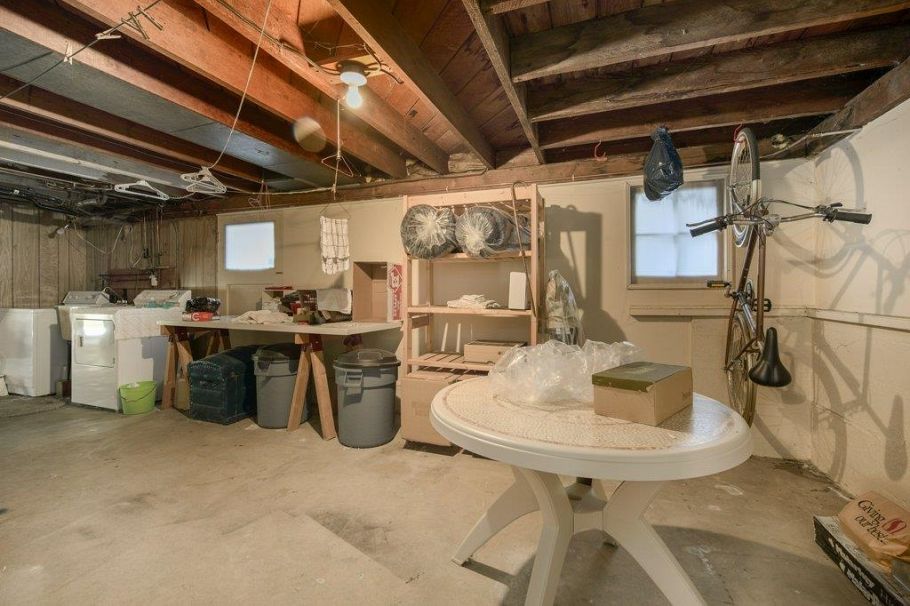 535 W 15th Street North Vancouver, BC - 22