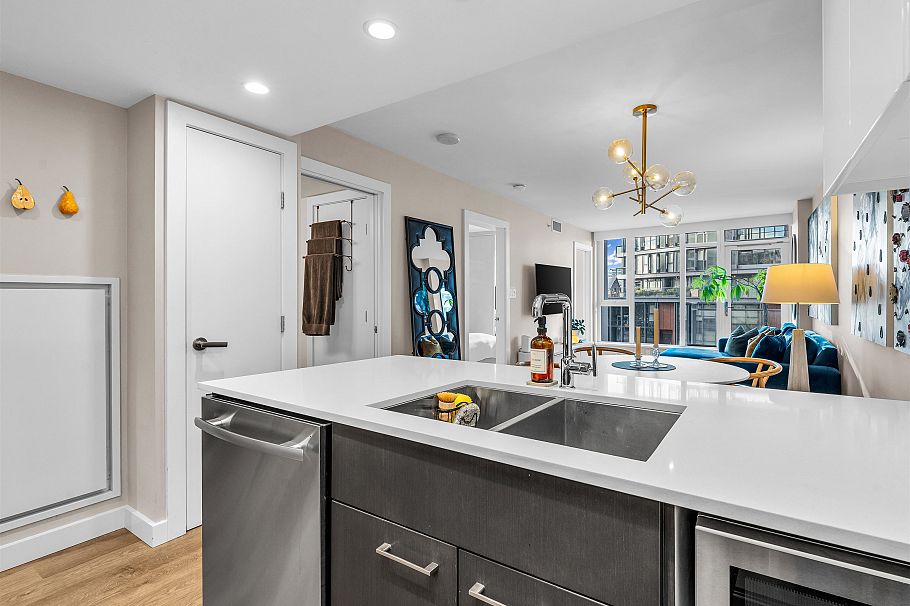 306 1618 Quebec Street Vancouver, BC - 5