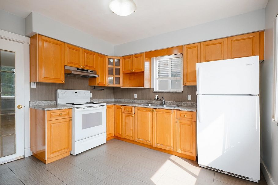 upper 5120 FAIRMONT, Vancouver BC V5R 3V3 Vancouver, BC - 4