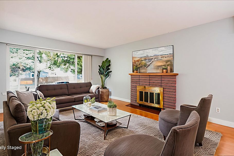 upper 5120 FAIRMONT, Vancouver BC V5R 3V3 Vancouver, BC - 1