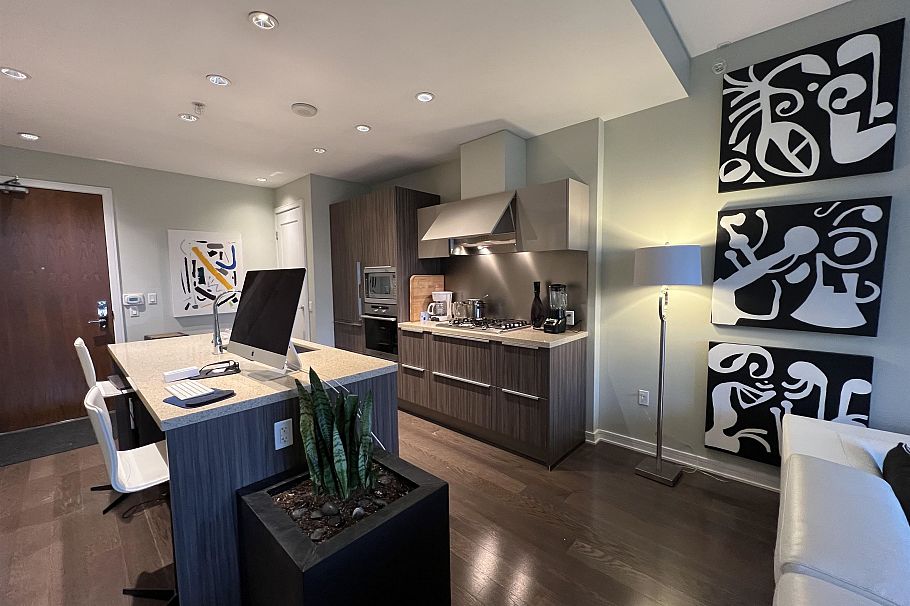 1618 Columbia Street Vancouver, BC - 1