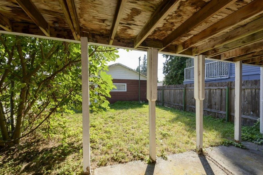 535 W 15th Street North Vancouver, BC - 26