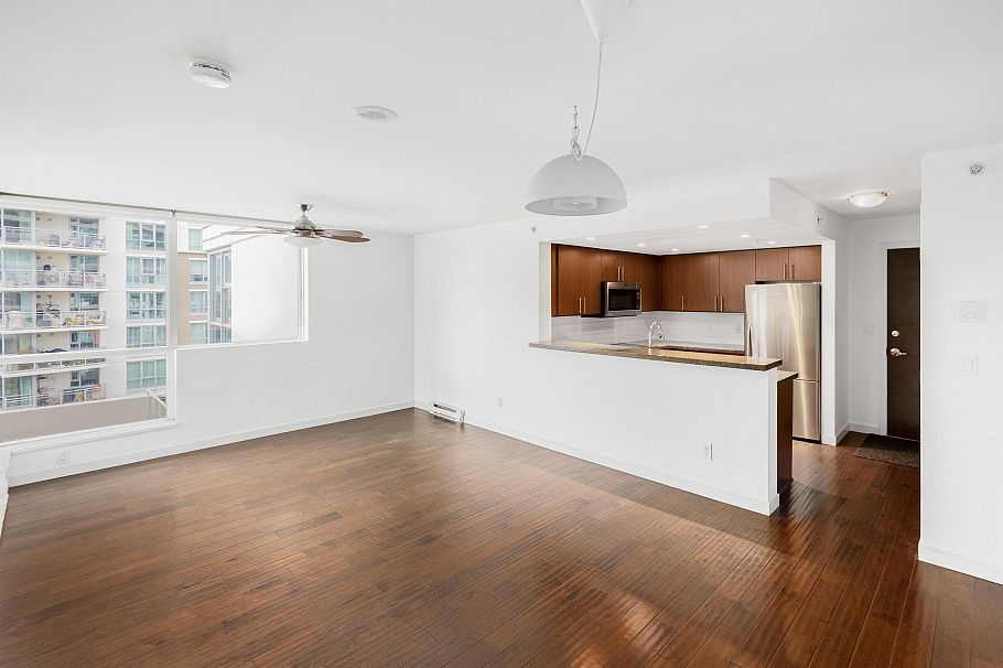 503 125 Milross Avenue Vancouver, BC - 6