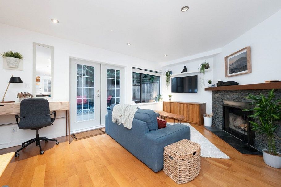 9 2151 Banbury Road North Vancouver, BC - 2