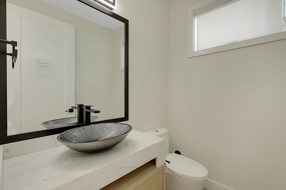 2 3695 E 26 Avenue Vancouver, BC - 21