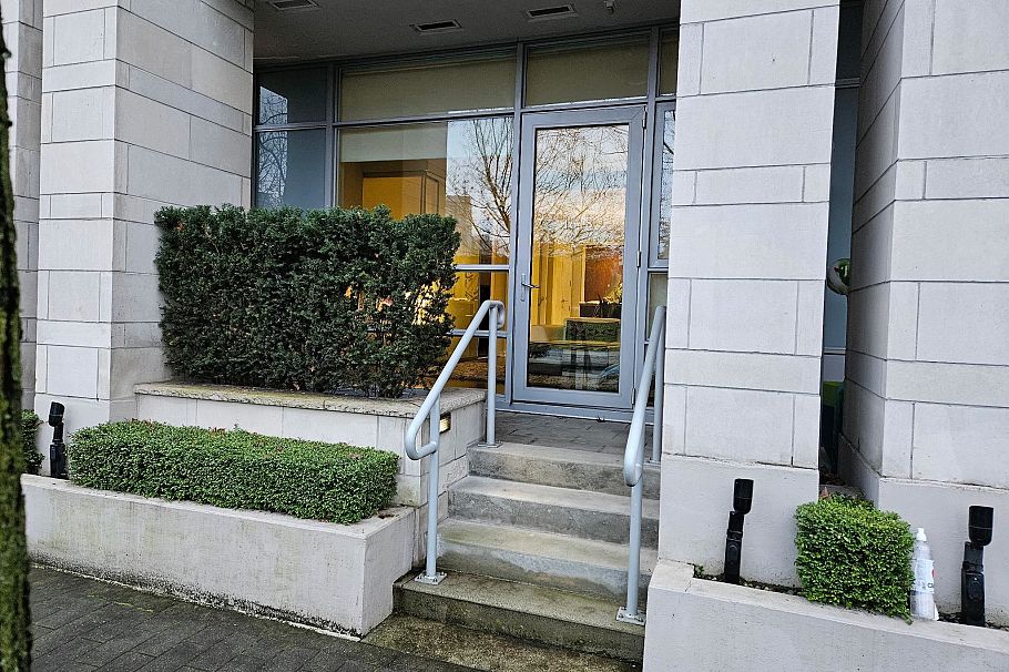 1618 Columbia Street Vancouver, BC - 2