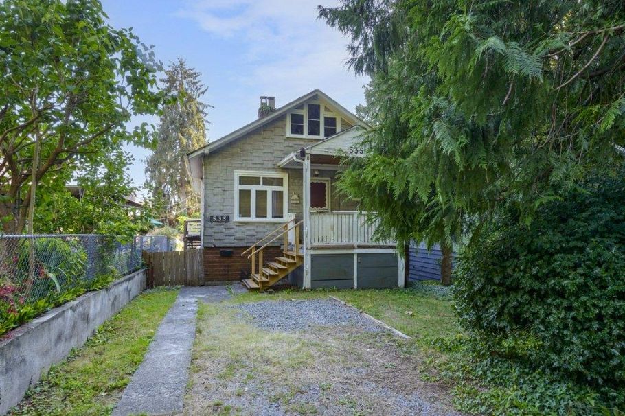 535 W 15th Street North Vancouver, BC - 2