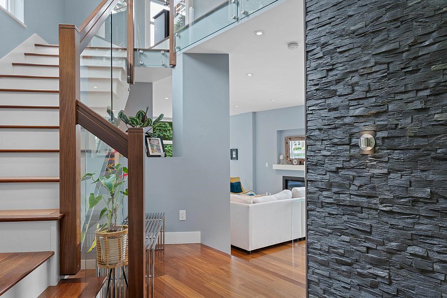 2005 Larson Road North Vancouver, BC - 13