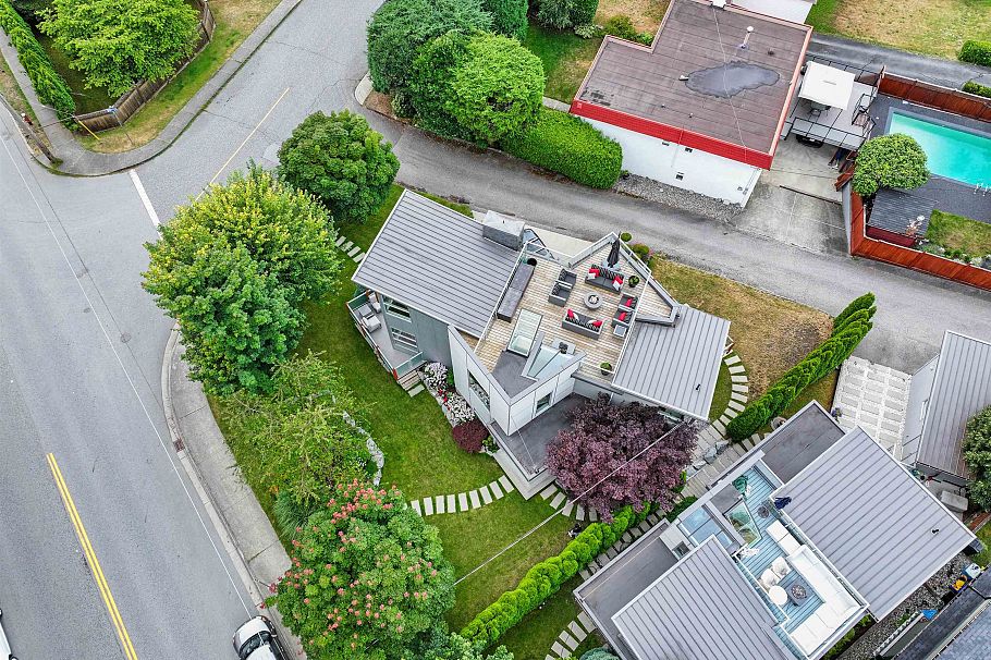 2005 Larson Road North Vancouver, BC - 36