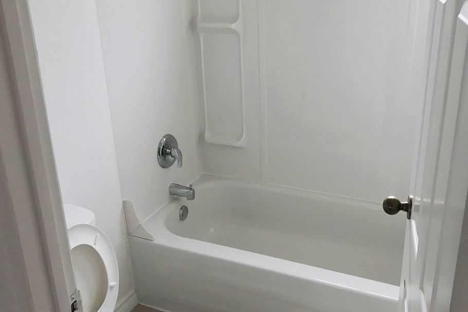 1072 E 55th Avenue Vancouver, BC - 9