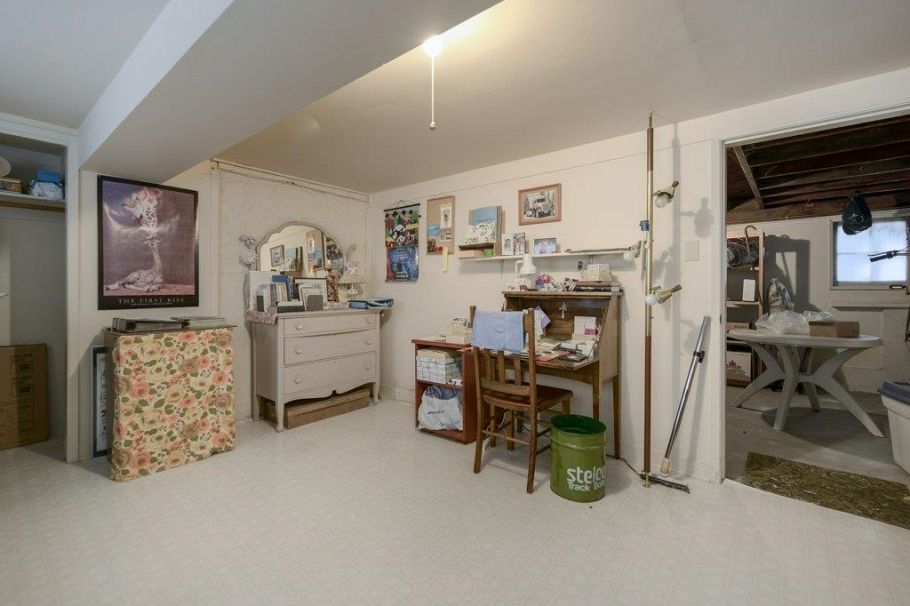 535 W 15th Street North Vancouver, BC - 24