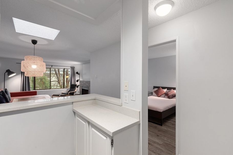 306 1775 W 10th Avenue Vancouver, BC - 10