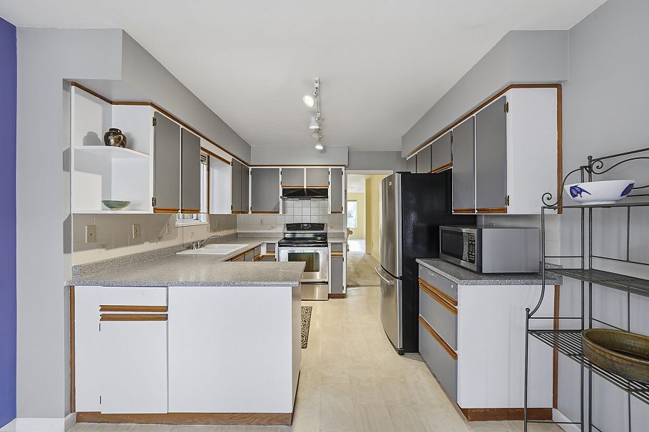 2915 Charles Street Vancouver, BC - 8