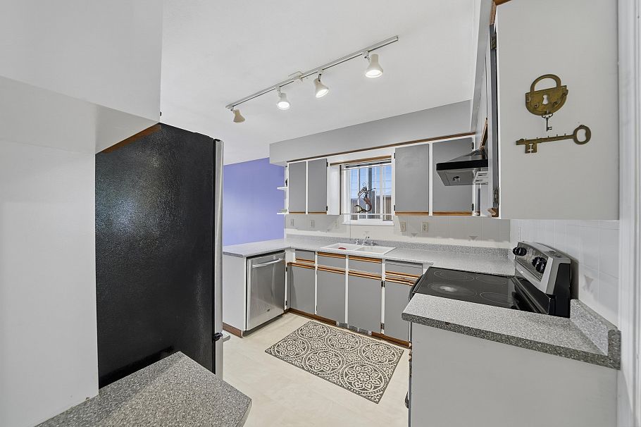 2915 Charles Street Vancouver, BC - 9