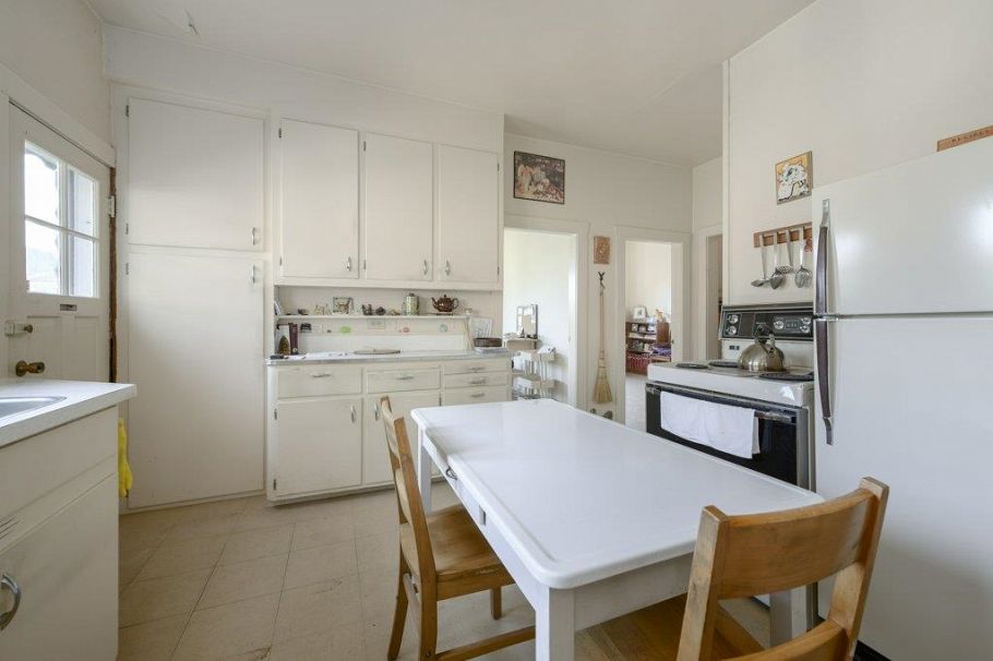 535 W 15th Street North Vancouver, BC - 11