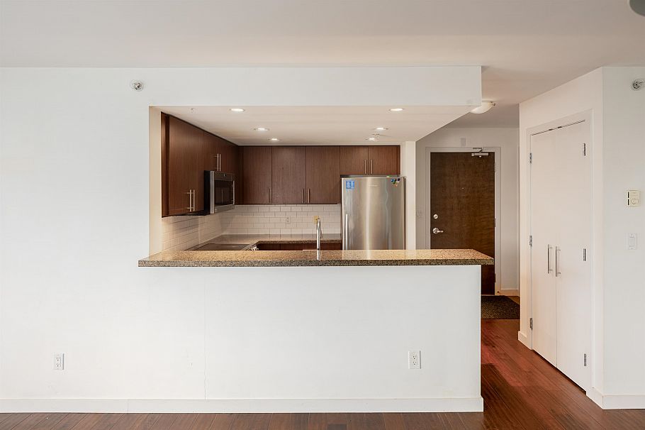 503 125 Milross Avenue Vancouver, BC - 5