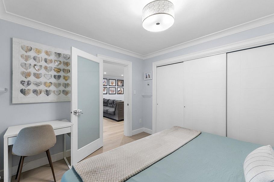 102 1500 Ostler Court North Vancouver, BC - 19