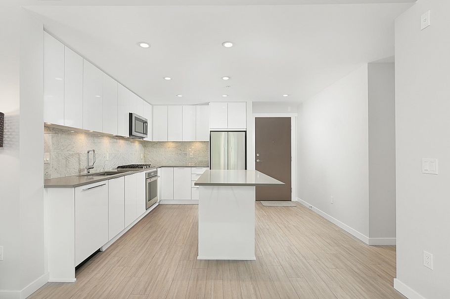 205 2651 Library Lane North Vancouver, BC - 5