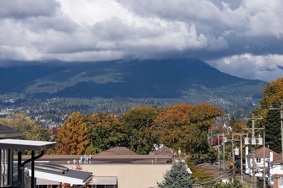 203 2419 Grant Street Vancouver, BC - 35