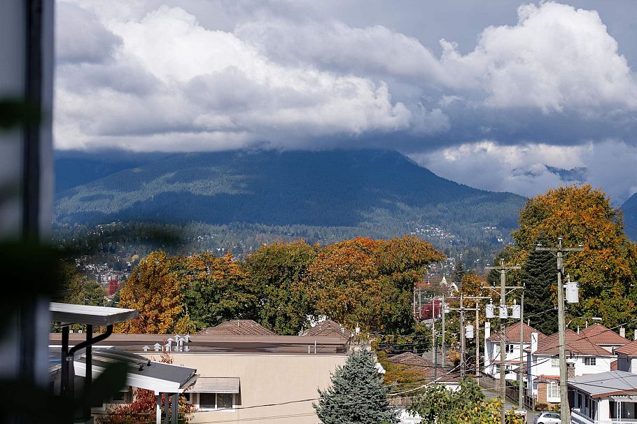 203 2419 Grant Street Vancouver, BC - 34