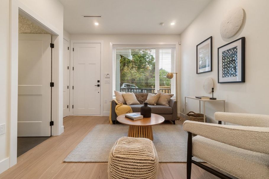 2053 E 4th Avenue Vancouver, BC - 3